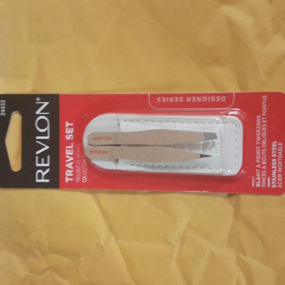 - Revlon travel set nib!